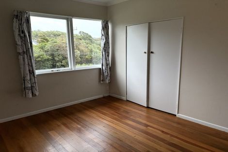 Photo of property in 33 Black Rock Road, Newlands, Wellington, 6037