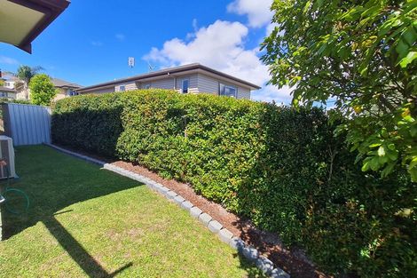 Photo of property in 18 Laurel Oak Drive, Schnapper Rock, Auckland, 0632
