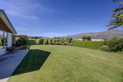 Photo of property in 5 Centre Crescent, Wanaka, 9305