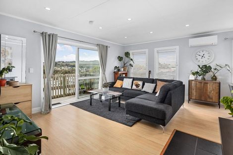 Photo of property in 43 Desert Gold Street, Ascot Park, Porirua, 5024