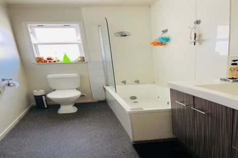 Photo of property in 122 Mahia Road, Wattle Downs, Auckland, 2103