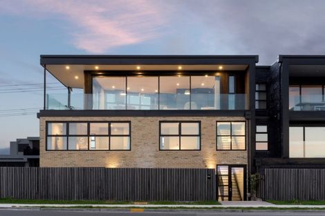 Photo of property in 212 Marine Parade, Mount Maunganui, 3116