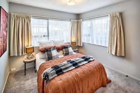 Photo of property in 122 Cambridge Terrace, Fairfield, Lower Hutt, 5011