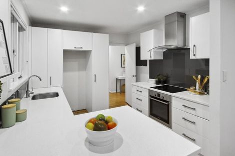 Photo of property in 1/5 September Place, Forrest Hill, Auckland, 0620