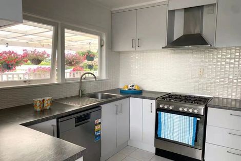 Photo of property in 24 Waverley Avenue, Glenfield, Auckland, 0629