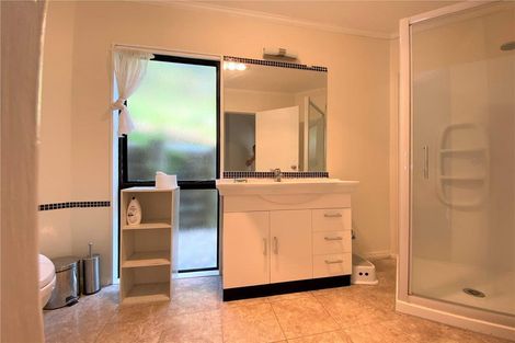 Photo of property in 2 Stitchbird Close, Murrays Bay, Auckland, 0630