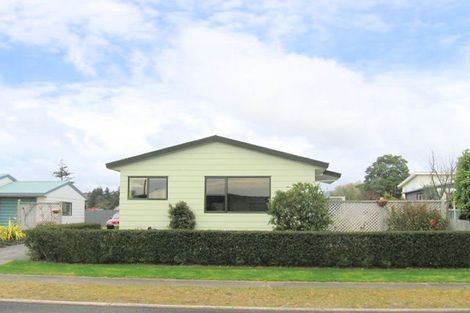 Photo of property in 122 Hampton Road, Whangamata, 3620