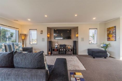 Photo of property in 4313a Great North Road, Glendene, Auckland, 0602