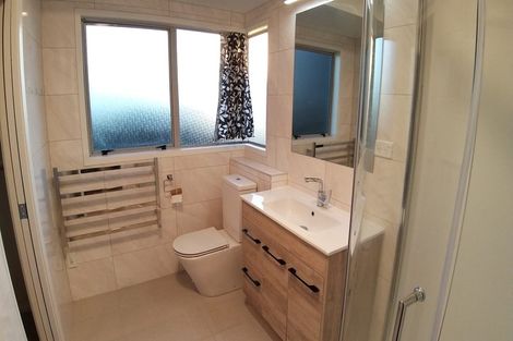 Photo of property in 2/18 Carriage Close, Northpark, Auckland, 2013