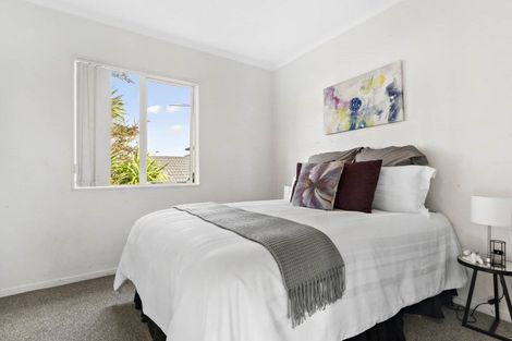 Photo of property in 9 Charta Place, Sunnyvale, Auckland, 0612