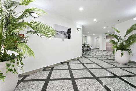 Photo of property in 3g/175 Hurstmere Road, Takapuna, Auckland, 0622