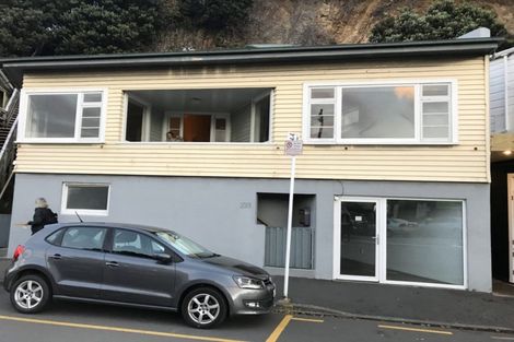 Photo of property in 108 Oriental Parade, Oriental Bay, Wellington, 6011