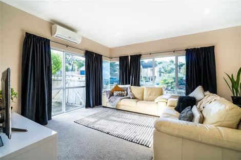 Photo of property in 48 Hogarth Rise, West Harbour, Auckland, 0618