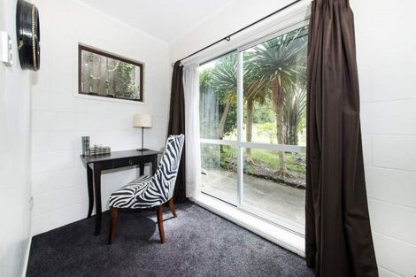 Photo of property in 86 Ayton Drive, Totara Vale, Auckland, 0629