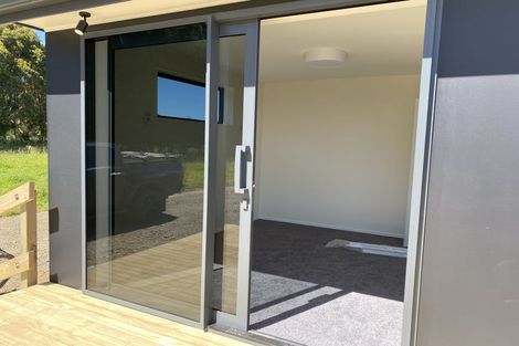 Photo of property in 121 Waikawa Beach Road, Manakau, Levin, 5573