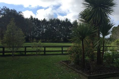 Photo of property in 293 Boord Crescent, Kumeu, 0891