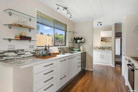 Photo of property in 18 Contessa Drive, Glenfield, Auckland, 0629