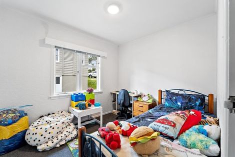 Photo of property in 64 Sherwood Avenue, Te Atatu South, Auckland, 0610