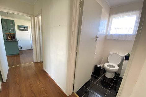 Photo of property in 38 Buscomb Avenue, Henderson, Auckland, 0610