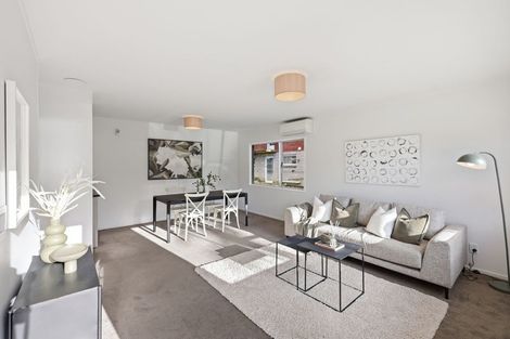 Photo of property in 1/92 Lake Road, Northcote, Auckland, 0627