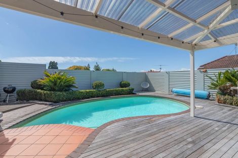 Photo of property in 40 Youngs Road, Papakura, 2110