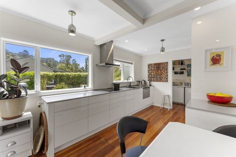 Photo of property in 33 Jocelyn Crescent, Pinehaven, Upper Hutt, 5019