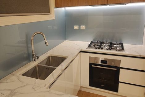 Photo of property in 2 Oakheart Way, Forrest Hill, Auckland, 0620