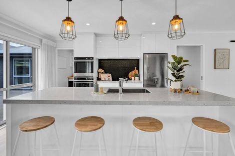 Photo of property in 13 Birdie Lane, Waiwhakaiho, New Plymouth, 4312