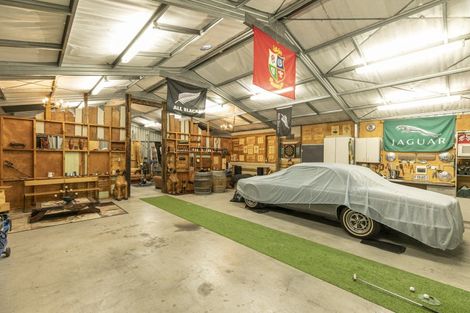 Photo of property in 21 Koraha Road, Kumeu, 0892