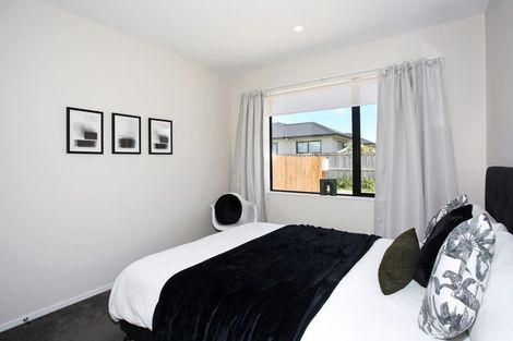 Photo of property in 9 Tuuhura Road, Pukekohe, 2120