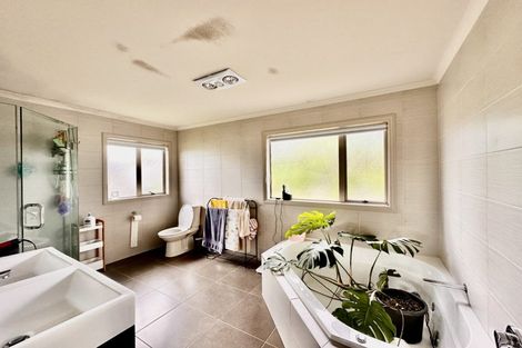 Photo of property in 12 Keating Rise, Northcross, Auckland, 0632