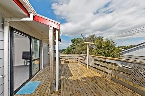 Photo of property in 1/1 Cheval Drive, Totara Vale, Auckland, 0629