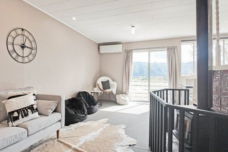 Photo of property in 22b Hillside Drive, Maoribank, Upper Hutt, 5018