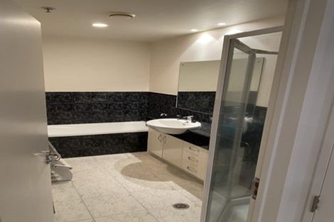 Photo of property in 2a/171 Hurstmere Road, Takapuna, Auckland, 0622