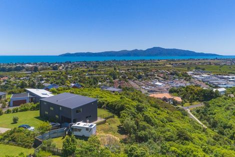 Photo of property in 7 Ocean Vista Lane, Paraparaumu, 5032