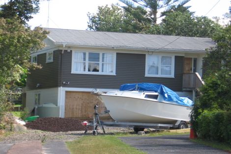 Photo of property in 25 Montana Avenue, Murrays Bay, Auckland, 0630