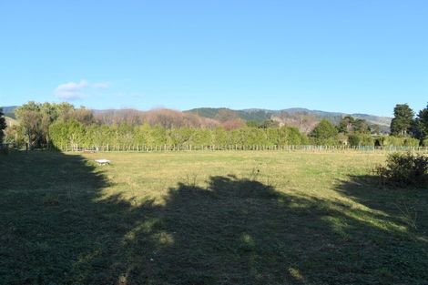 Photo of property in 43 Waikawa Beach Road, Manakau, 5573