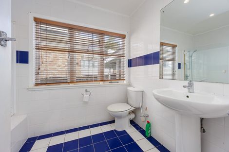 Photo of property in 93 Sylvan Avenue, Northcote, Auckland, 0627