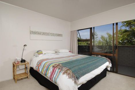 Photo of property in 2/533 Beach Road, Murrays Bay, Auckland, 0630