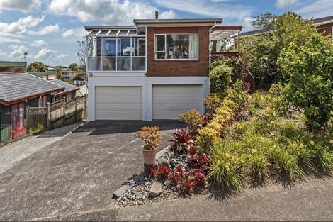 Photo of property in 16 Colin Wild Place, Glenfield, Auckland, 0629