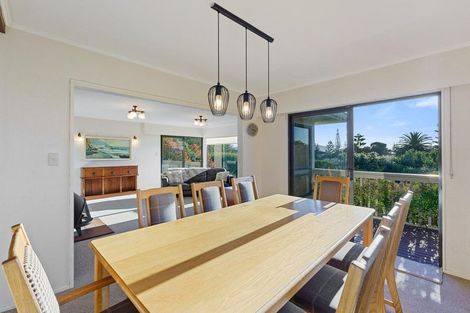 Photo of property in 36 Queens Road, Waikanae Beach, Waikanae, 5036