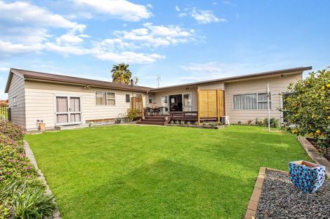 Photo of property in 14 Harbour Crest Drive, Waiuku, 2123