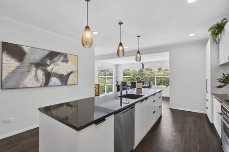 Photo of property in 5 Whitby Place, Westown, New Plymouth, 4310