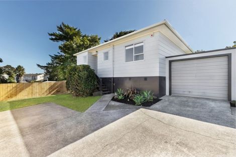 Photo of property in 2/12 Mona Vale, West Harbour, Auckland, 0618