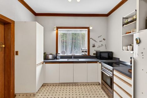 Photo of property in 10 Milton Road, Bluff Hill, Napier, 4110