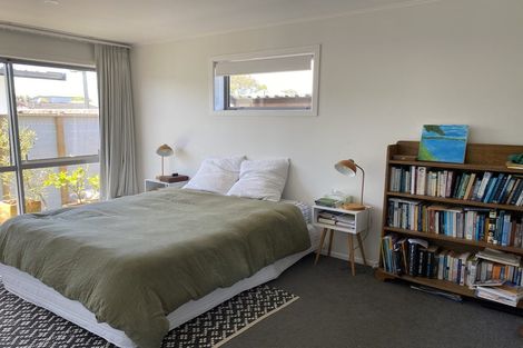 Photo of property in 3 Del Mar Place, Merrilands, New Plymouth, 4312