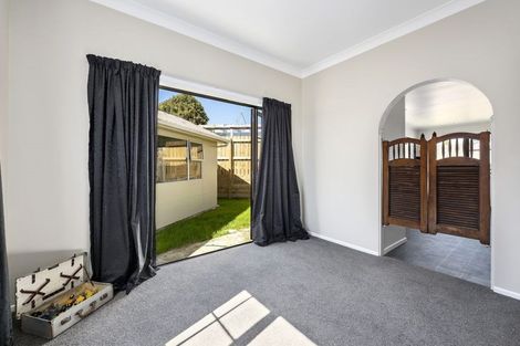 Photo of property in 414 Stokes Valley Road, Stokes Valley, Lower Hutt, 5019