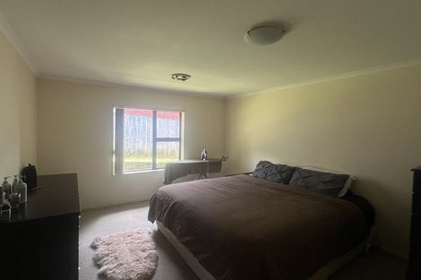 Photo of property in 2 Burton's Drive, Swanson, Auckland, 0614