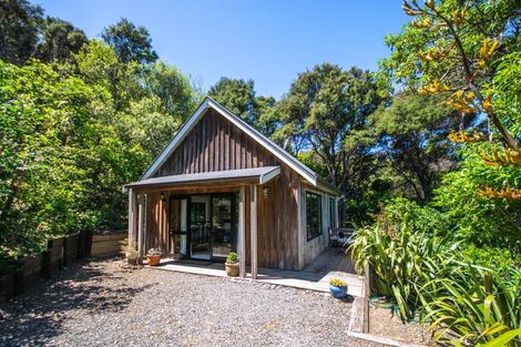 Photo of property in 6888i Christchurch Akaroa Road, Takamatua, 7581