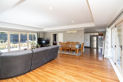 Photo of property in 8 Rochford Court, Hamilton East, Hamilton, 3216